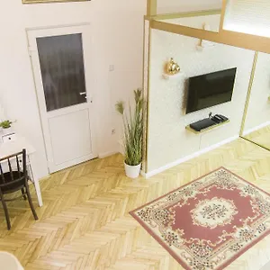 https://avas-champagne-studio.inbudapesthotels.com